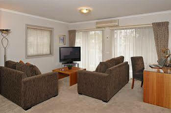 Ringwood Royale Aparthotel Exterior foto